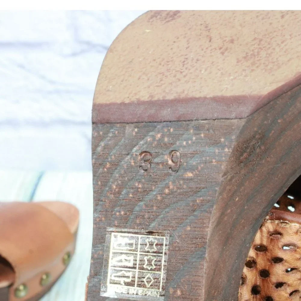 *Unbranded Brown Leather Slip On Perforated Casual Heeled Sandals Size - Picture 8 of 9